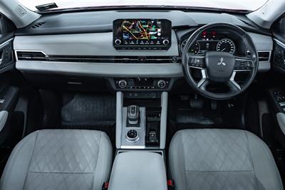 2022 Mitsubishi Outlander - Thumbnail