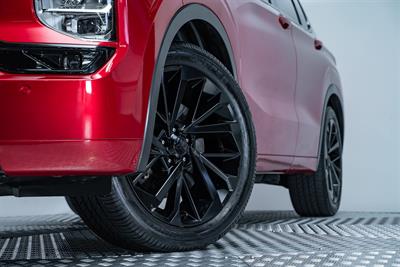 2022 Mitsubishi Outlander - Thumbnail