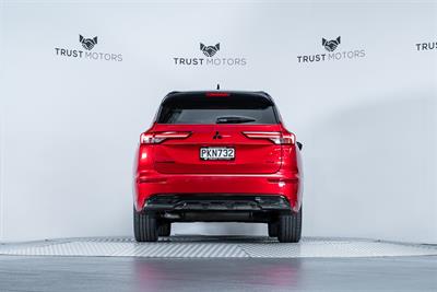 2022 Mitsubishi Outlander - Thumbnail