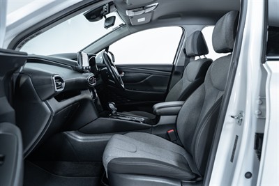 2021 Hyundai Santa Fe - Thumbnail