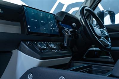 2022 Land Rover Defender - Thumbnail