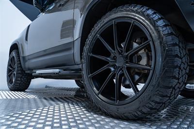 2022 Land Rover Defender - Thumbnail
