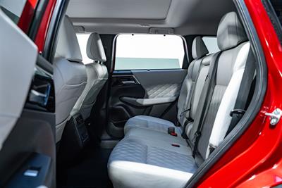 2022 Mitsubishi Outlander - Thumbnail