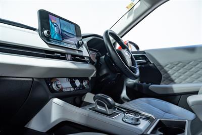 2022 Mitsubishi Outlander - Thumbnail