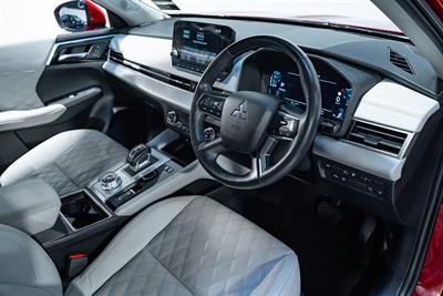 2022 Mitsubishi Outlander - Thumbnail