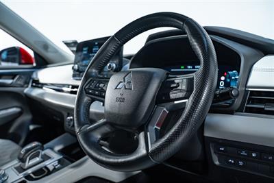2022 Mitsubishi Outlander - Thumbnail