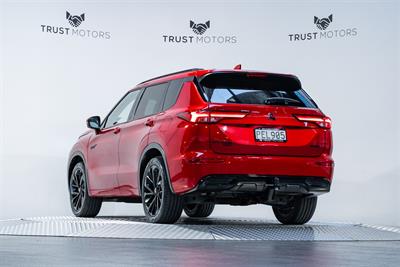 2022 Mitsubishi Outlander - Thumbnail
