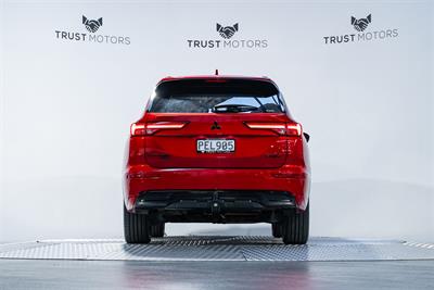 2022 Mitsubishi Outlander - Thumbnail