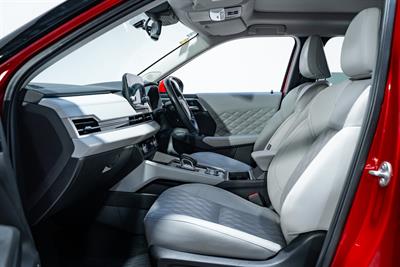 2022 Mitsubishi Outlander - Thumbnail