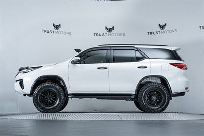 2019 Toyota Fortuner - Thumbnail