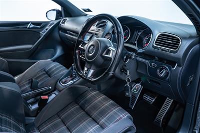 2012 Volkswagen Golf - Thumbnail