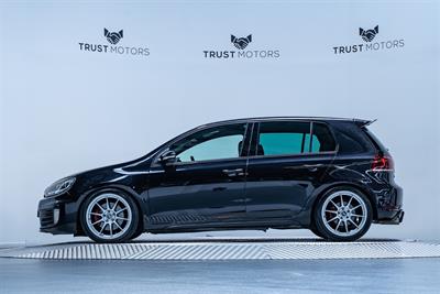 2012 Volkswagen Golf - Thumbnail