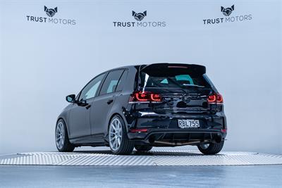2012 Volkswagen Golf - Thumbnail