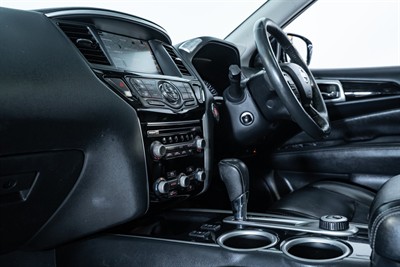 2017 Nissan Pathfinder - Thumbnail