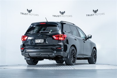 2017 Nissan Pathfinder - Thumbnail