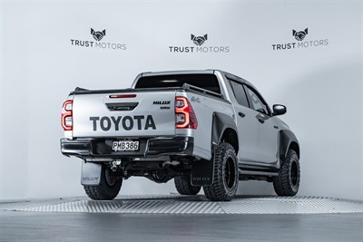 2022 Toyota Hilux - Thumbnail
