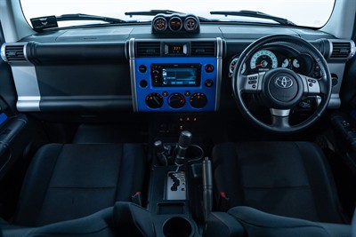 2013 Toyota FJ Cruiser - Thumbnail