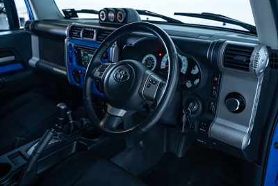 2013 Toyota FJ Cruiser - Thumbnail