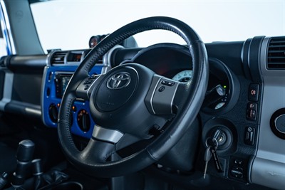 2013 Toyota FJ Cruiser - Thumbnail