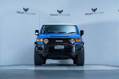 2013 Toyota FJ Cruiser - Thumbnail