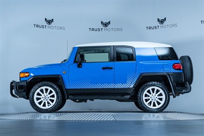 2013 Toyota FJ Cruiser - Thumbnail