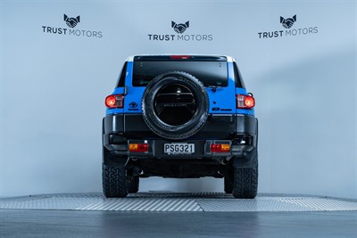 2013 Toyota FJ Cruiser - Thumbnail