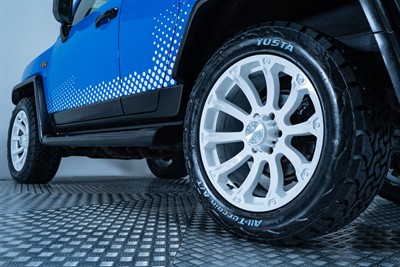 2013 Toyota FJ Cruiser - Thumbnail