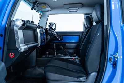 2013 Toyota FJ Cruiser - Thumbnail