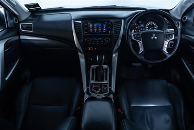 2017 Mitsubishi Pajero Sport - Thumbnail
