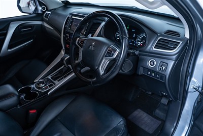 2017 Mitsubishi Pajero Sport - Thumbnail
