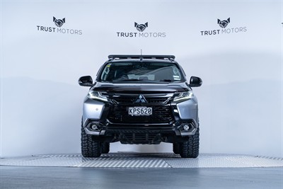 2017 Mitsubishi Pajero Sport - Thumbnail