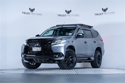 2017 Mitsubishi Pajero Sport - Thumbnail