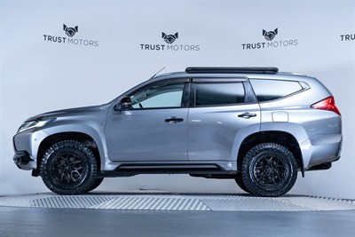 2017 Mitsubishi Pajero Sport - Thumbnail