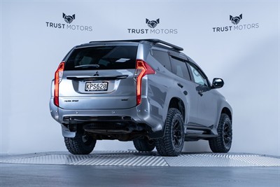 2017 Mitsubishi Pajero Sport - Thumbnail