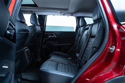 2022 Mitsubishi Outlander - Thumbnail