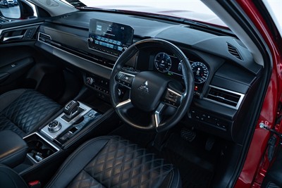 2022 Mitsubishi Outlander - Thumbnail