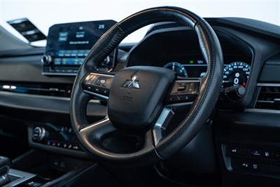2022 Mitsubishi Outlander - Thumbnail