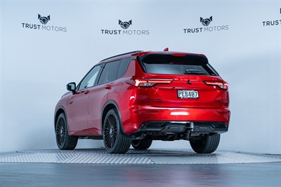 2022 Mitsubishi Outlander - Thumbnail