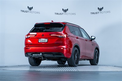 2022 Mitsubishi Outlander - Thumbnail