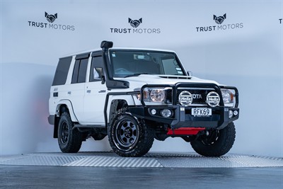 2020 Toyota Landcruiser - Thumbnail