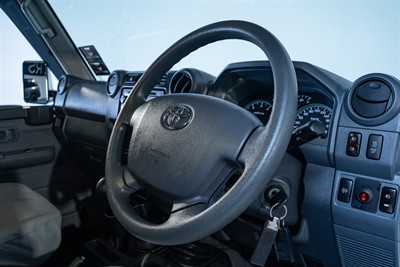 2020 Toyota Landcruiser - Thumbnail