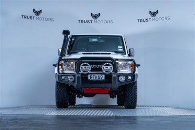 2020 Toyota Landcruiser - Thumbnail