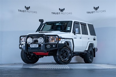 2020 Toyota Landcruiser - Thumbnail