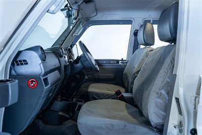2020 Toyota Landcruiser - Thumbnail