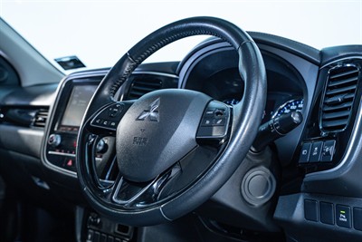 2020 Mitsubishi Outlander - Thumbnail