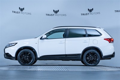 2020 Mitsubishi Outlander - Thumbnail