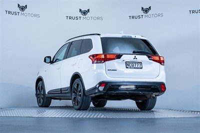 2020 Mitsubishi Outlander - Thumbnail
