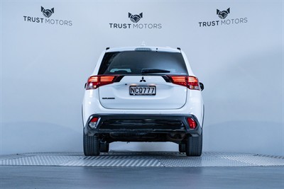 2020 Mitsubishi Outlander - Thumbnail
