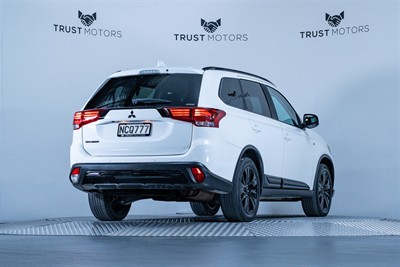 2020 Mitsubishi Outlander - Thumbnail