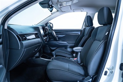 2020 Mitsubishi Outlander - Thumbnail